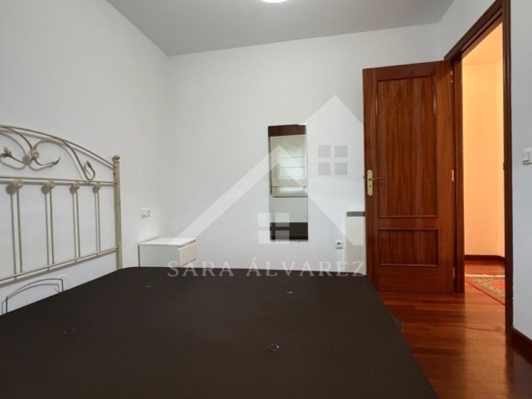SE ALQUILA LUMINOSO APARTAMENTO DE DOS HABITACIONES CON 2 PLAZAS DE GARAJE  EN JUAN BAUSTISTA ANDRADE ZONA PASARON