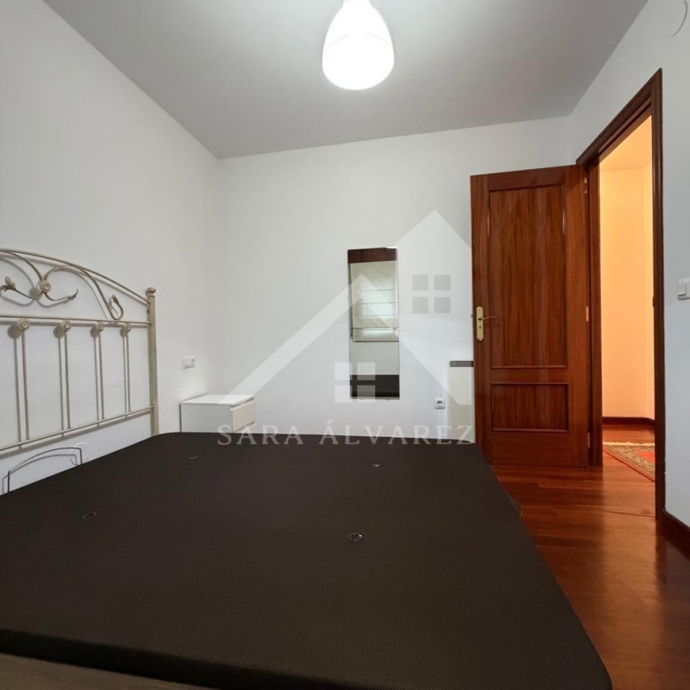 SE ALQUILA LUMINOSO APARTAMENTO DE DOS HABITACIONES CON 2 PLAZAS DE GARAJE  EN JUAN BAUSTISTA ANDRADE ZONA PASARON