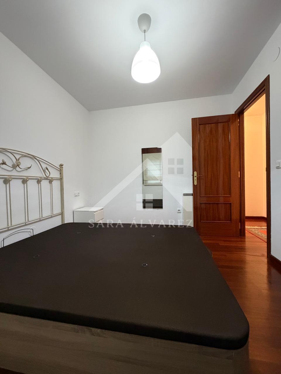 SE ALQUILA LUMINOSO APARTAMENTO DE DOS HABITACIONES CON 2 PLAZAS DE GARAJE  EN JUAN BAUSTISTA ANDRADE ZONA PASARON