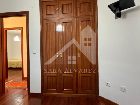 SE ALQUILA LUMINOSO APARTAMENTO DE DOS HABITACIONES CON 2 PLAZAS DE GARAJE  EN JUAN BAUSTISTA ANDRADE ZONA PASARON