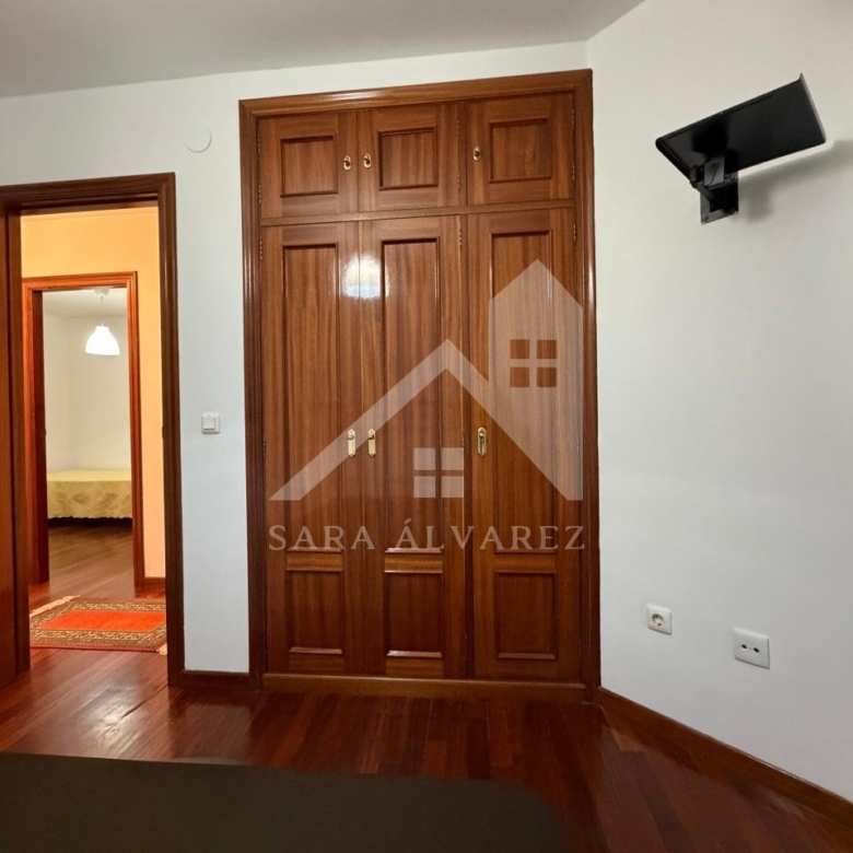 SE ALQUILA LUMINOSO APARTAMENTO DE DOS HABITACIONES CON 2 PLAZAS DE GARAJE  EN JUAN BAUSTISTA ANDRADE ZONA PASARON