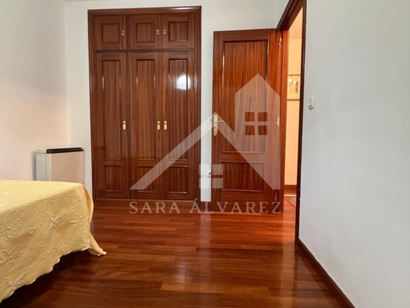 SE ALQUILA LUMINOSO APARTAMENTO DE DOS HABITACIONES CON 2 PLAZAS DE GARAJE  EN JUAN BAUSTISTA ANDRADE ZONA PASARON