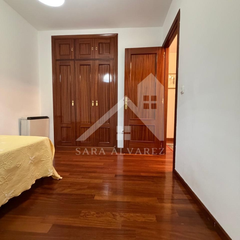 SE ALQUILA LUMINOSO APARTAMENTO DE DOS HABITACIONES CON 2 PLAZAS DE GARAJE  EN JUAN BAUSTISTA ANDRADE ZONA PASARON