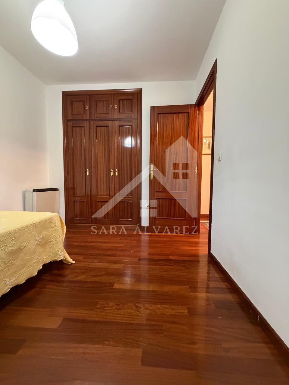 SE ALQUILA LUMINOSO APARTAMENTO DE DOS HABITACIONES CON 2 PLAZAS DE GARAJE  EN JUAN BAUSTISTA ANDRADE ZONA PASARON