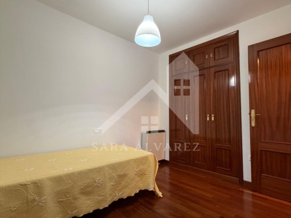 SE ALQUILA LUMINOSO APARTAMENTO DE DOS HABITACIONES CON 2 PLAZAS DE GARAJE  EN JUAN BAUSTISTA ANDRADE ZONA PASARON