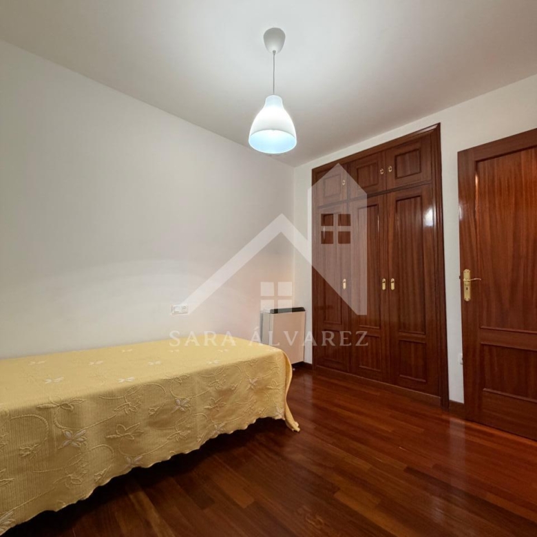 SE ALQUILA LUMINOSO APARTAMENTO DE DOS HABITACIONES CON 2 PLAZAS DE GARAJE  EN JUAN BAUSTISTA ANDRADE ZONA PASARON
