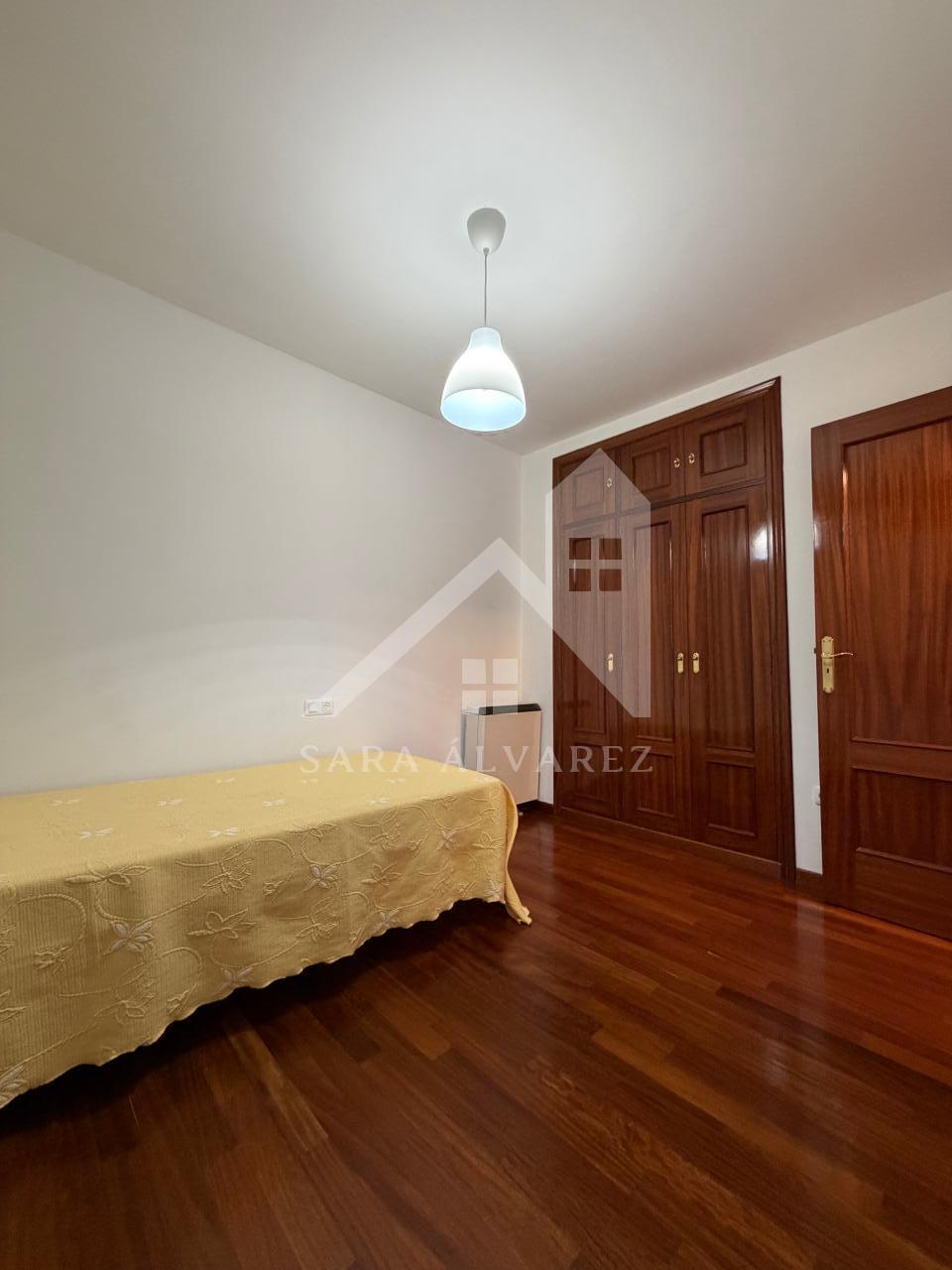 SE ALQUILA LUMINOSO APARTAMENTO DE DOS HABITACIONES CON 2 PLAZAS DE GARAJE  EN JUAN BAUSTISTA ANDRADE ZONA PASARON