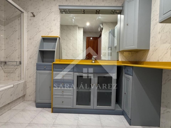 SE ALQUILA LUMINOSO APARTAMENTO DE DOS HABITACIONES CON 2 PLAZAS DE GARAJE  EN JUAN BAUSTISTA ANDRADE ZONA PASARON