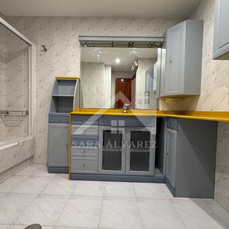 SE ALQUILA LUMINOSO APARTAMENTO DE DOS HABITACIONES CON 2 PLAZAS DE GARAJE  EN JUAN BAUSTISTA ANDRADE ZONA PASARON