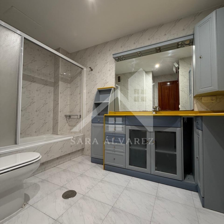 SE ALQUILA LUMINOSO APARTAMENTO DE DOS HABITACIONES CON 2 PLAZAS DE GARAJE  EN JUAN BAUSTISTA ANDRADE ZONA PASARON