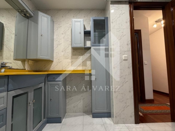 SE ALQUILA LUMINOSO APARTAMENTO DE DOS HABITACIONES CON 2 PLAZAS DE GARAJE  EN JUAN BAUSTISTA ANDRADE ZONA PASARON