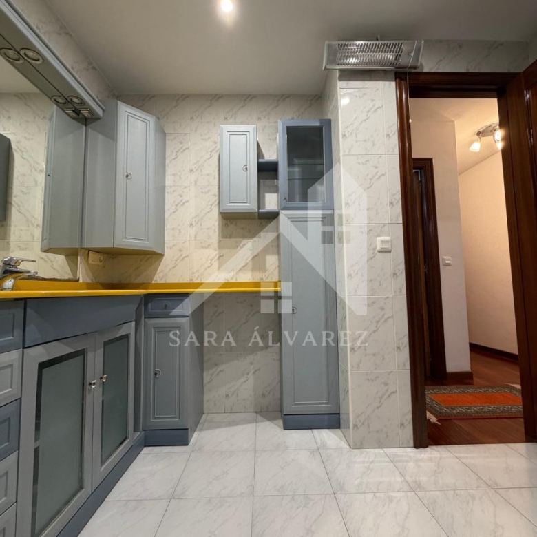 SE ALQUILA LUMINOSO APARTAMENTO DE DOS HABITACIONES CON 2 PLAZAS DE GARAJE  EN JUAN BAUSTISTA ANDRADE ZONA PASARON