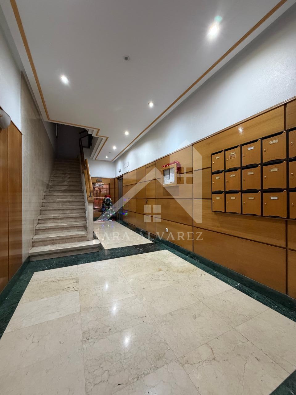 SE ALQUILA LUMINOSO APARTAMENTO DE DOS HABITACIONES CON 2 PLAZAS DE GARAJE  EN JUAN BAUSTISTA ANDRADE ZONA PASARON
