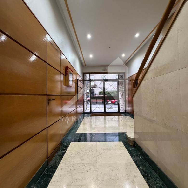 SE ALQUILA LUMINOSO APARTAMENTO DE DOS HABITACIONES CON 2 PLAZAS DE GARAJE  EN JUAN BAUSTISTA ANDRADE ZONA PASARON