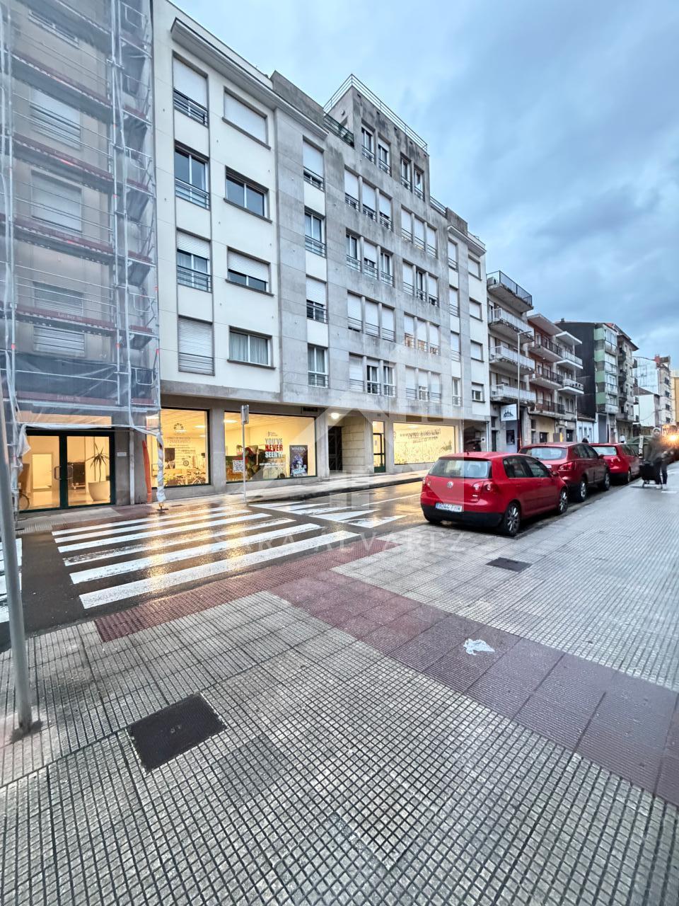 SE ALQUILA LUMINOSO APARTAMENTO DE DOS HABITACIONES CON 2 PLAZAS DE GARAJE  EN JUAN BAUSTISTA ANDRADE ZONA PASARON