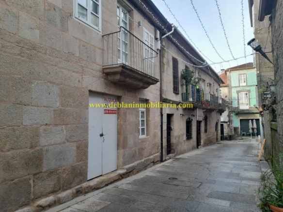 SE ALQUILA LOCAL COMERCIAL LÓBREGO A 50m DE LA CATEDRAL EN TUI