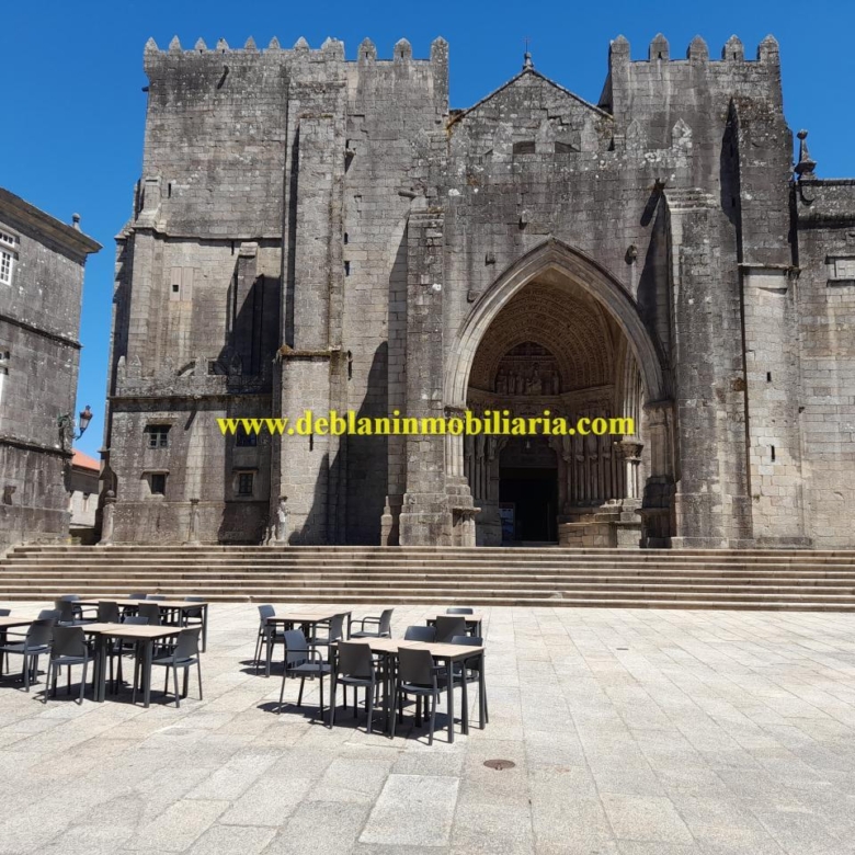 SE ALQUILA LOCAL COMERCIAL LÓBREGO A 50m DE LA CATEDRAL EN TUI