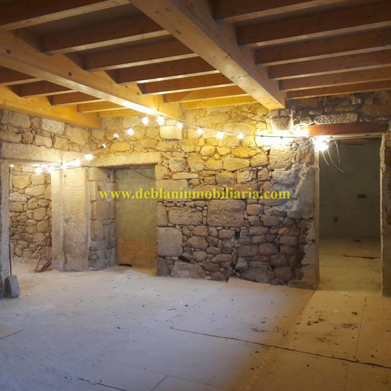 SE ALQUILA LOCAL COMERCIAL LÓBREGO A 50m DE LA CATEDRAL EN TUI