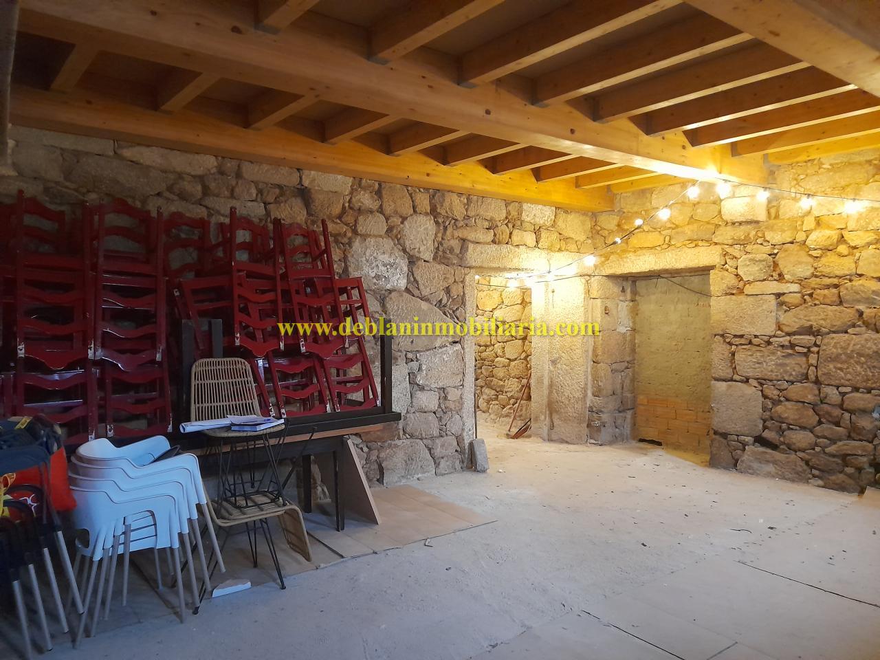 176899947025100028729_176899922841 SE ALQUILA LOCAL COMERCIAL LÓBREGO A 50m DE LA CATEDRAL EN TUI