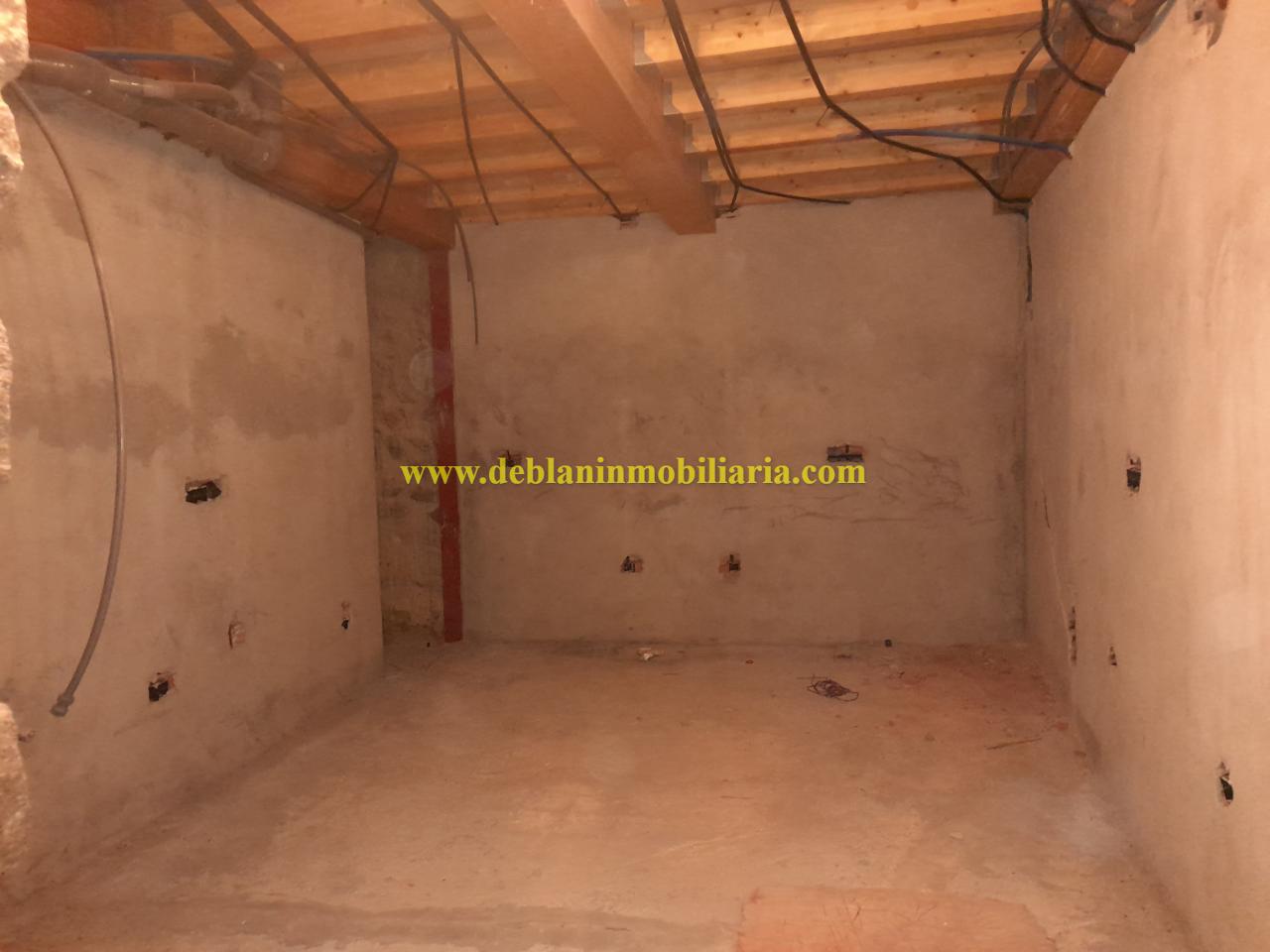 176899947050200028729_176899923085 SE ALQUILA LOCAL COMERCIAL LÓBREGO A 50m DE LA CATEDRAL EN TUI