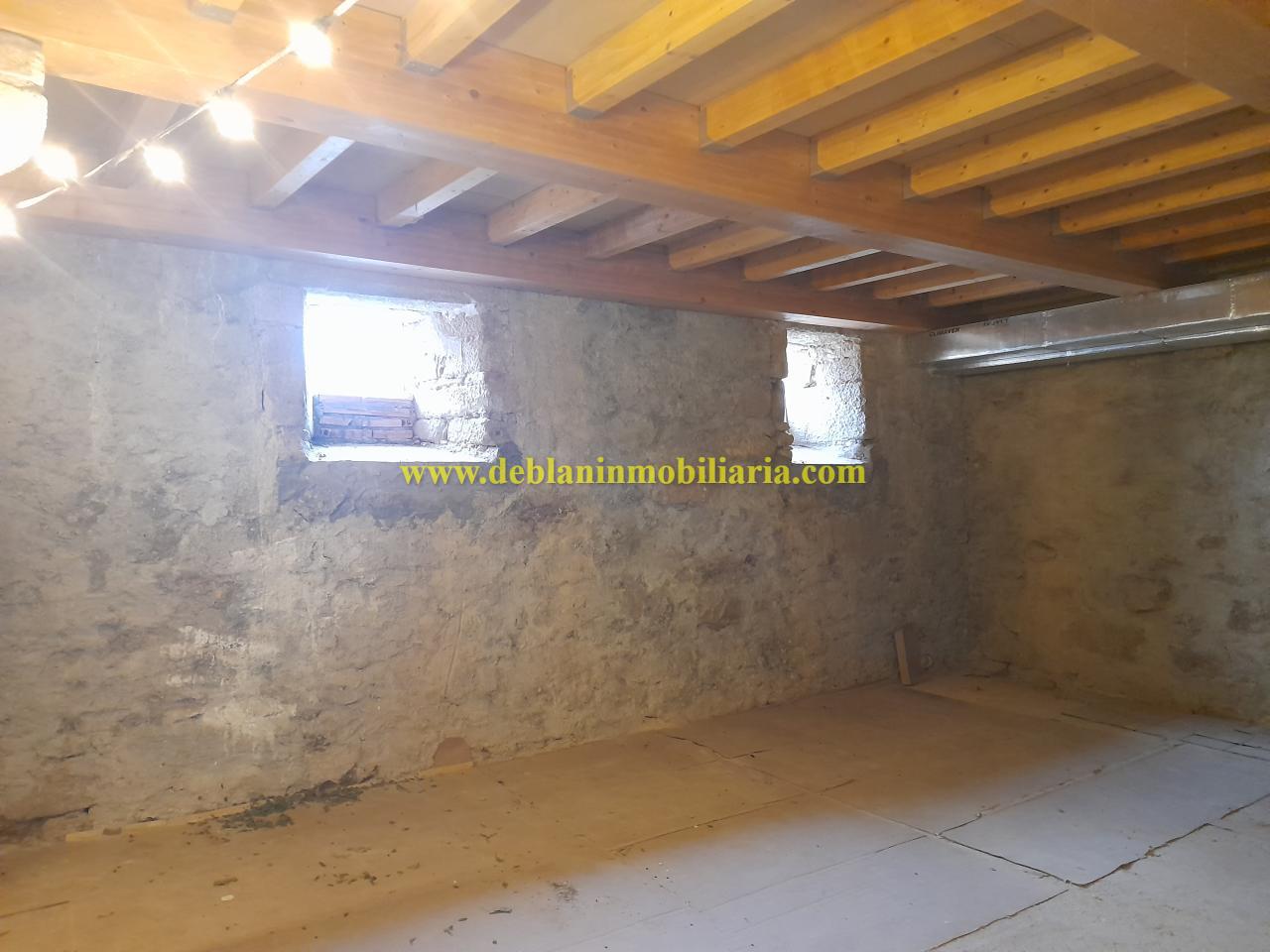 176899947106700028729_176899923305 SE ALQUILA LOCAL COMERCIAL LÓBREGO A 50m DE LA CATEDRAL EN TUI