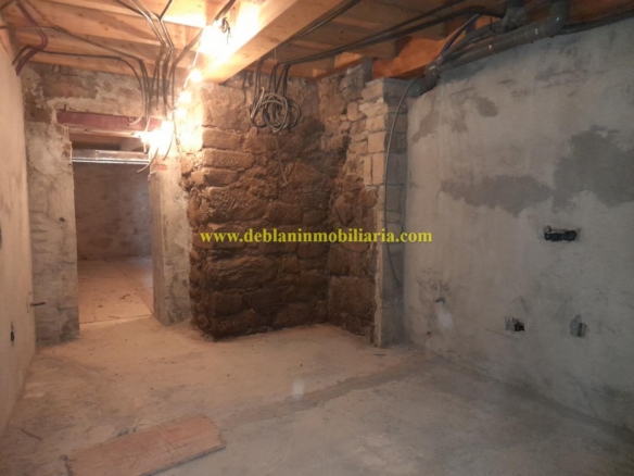 SE ALQUILA LOCAL COMERCIAL LÓBREGO A 50m DE LA CATEDRAL EN TUI