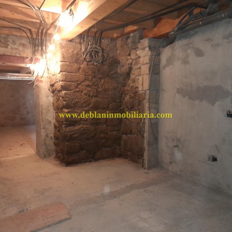 SE ALQUILA LOCAL COMERCIAL LÓBREGO A 50m DE LA CATEDRAL EN TUI