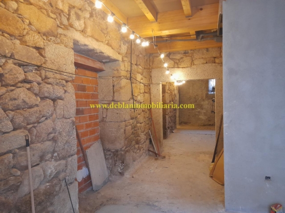SE ALQUILA LOCAL COMERCIAL LÓBREGO A 50m DE LA CATEDRAL EN TUI