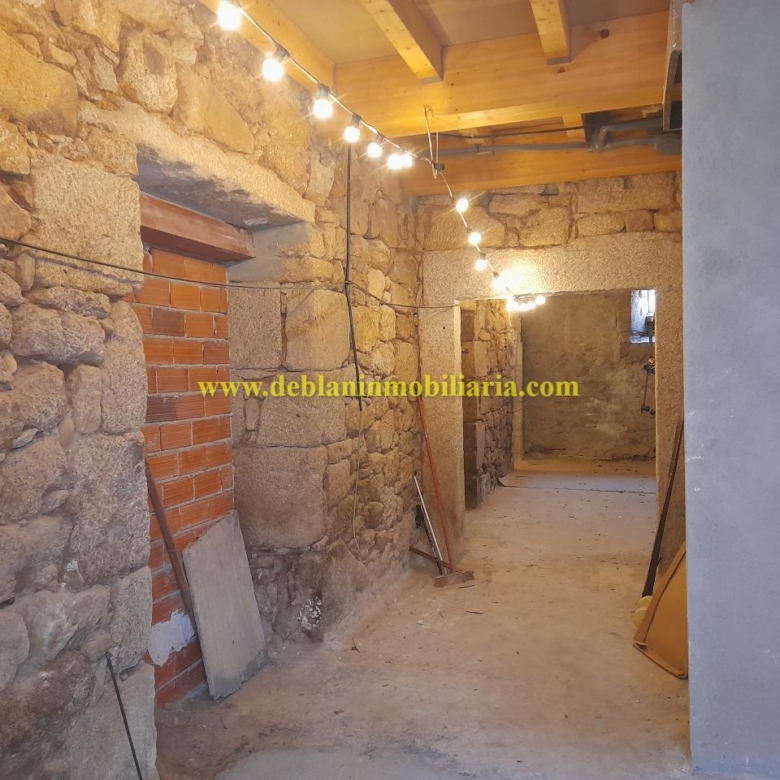 SE ALQUILA LOCAL COMERCIAL LÓBREGO A 50m DE LA CATEDRAL EN TUI