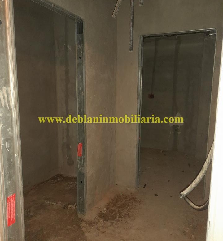 SE ALQUILA LOCAL COMERCIAL LÓBREGO A 50m DE LA CATEDRAL EN TUI