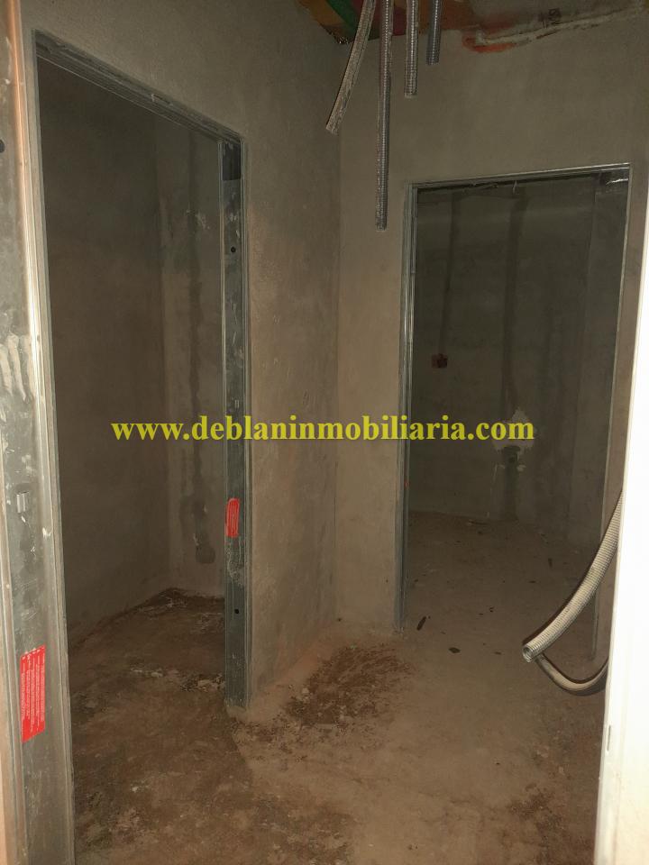 176899947358300028729_176899924107 SE ALQUILA LOCAL COMERCIAL LÓBREGO A 50m DE LA CATEDRAL EN TUI
