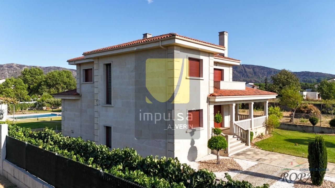 176959896668200043662_176103668930 Chalet en VERIN