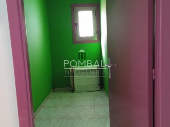 Amplio local en alquiler en calle comercial