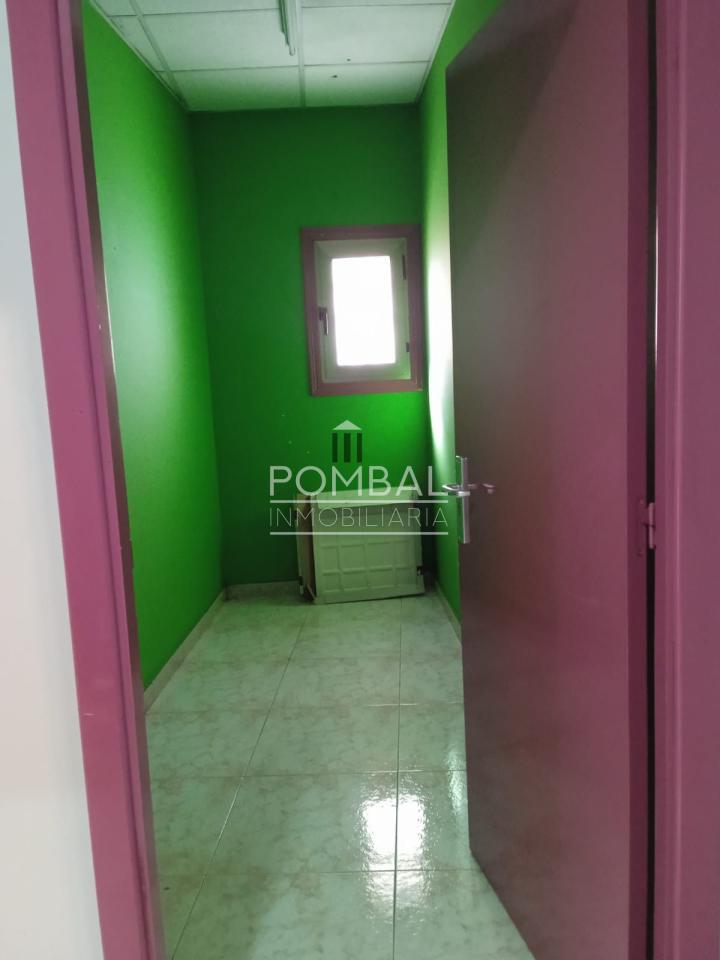 176960365124600028770_176959730588 Amplio local en alquiler en calle comercial