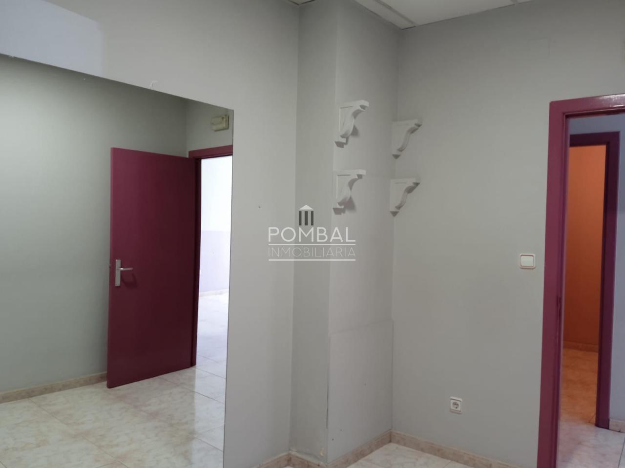 176960365197400028770_176959731161 Amplio local en alquiler en calle comercial