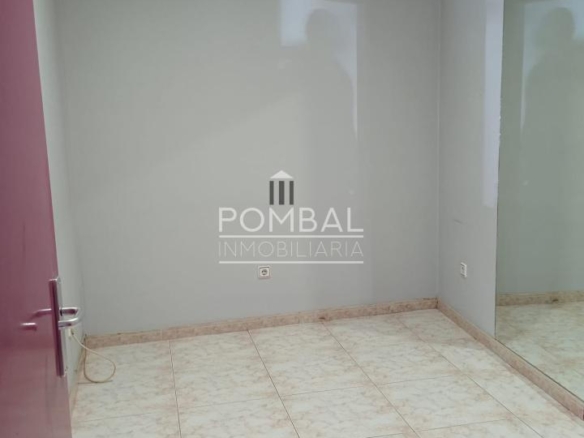 Amplio local en alquiler en calle comercial
