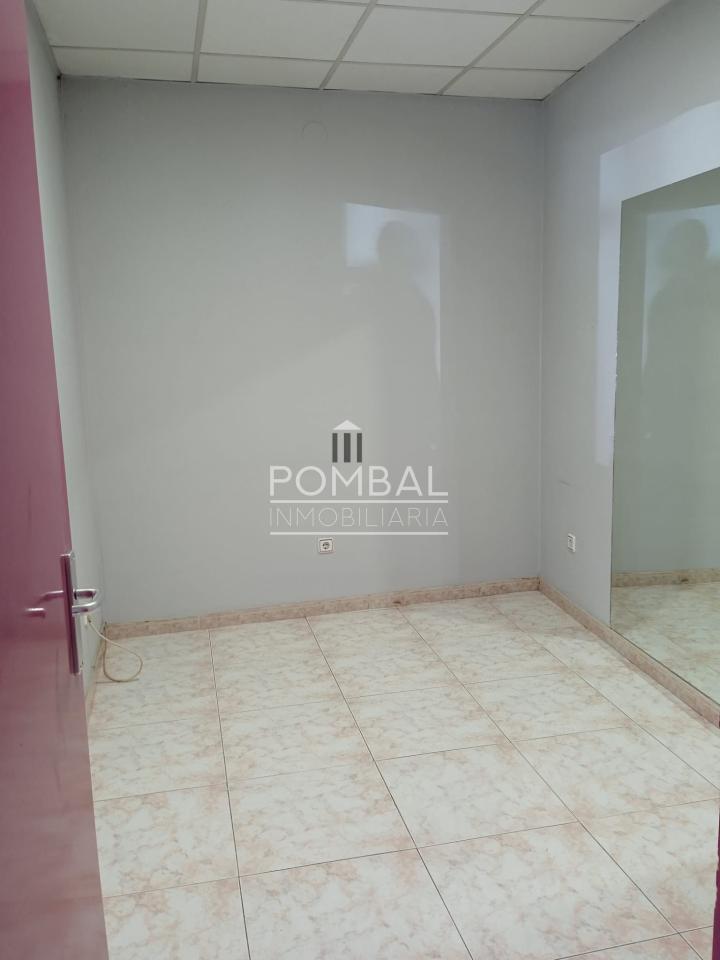 176960365213500028770_176959731407 Amplio local en alquiler en calle comercial