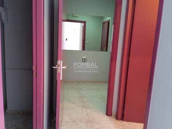 Amplio local en alquiler en calle comercial