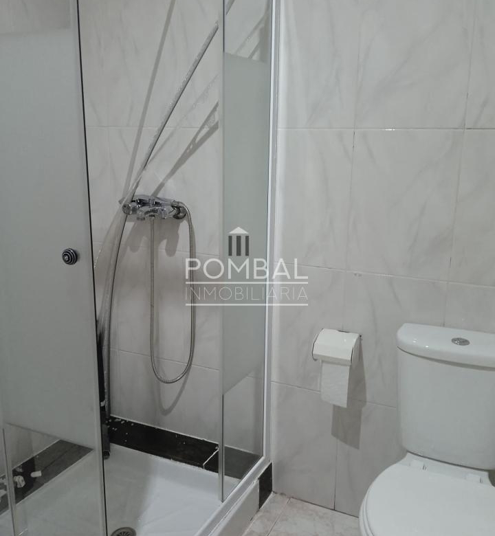 Amplio local en alquiler en calle comercial