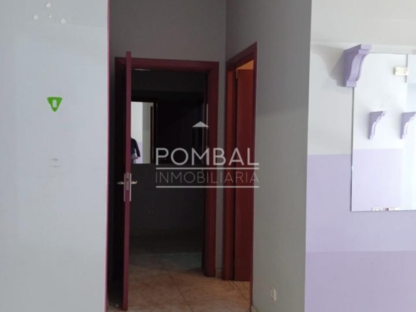 Amplio local en alquiler en calle comercial