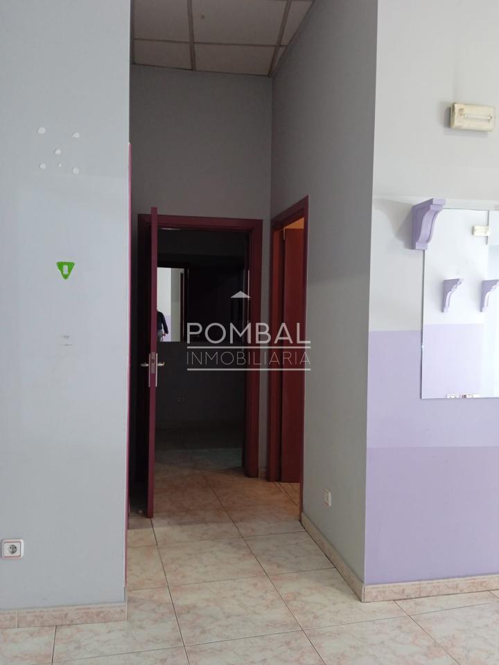 176960365337500028770_176959731913 Amplio local en alquiler en calle comercial