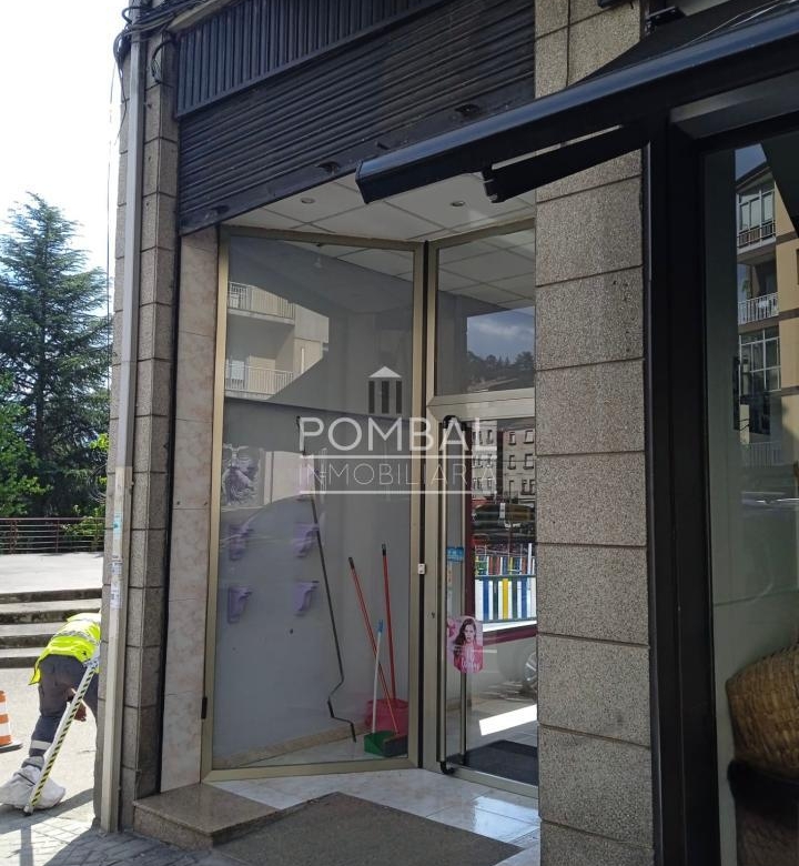 Amplio local en alquiler en calle comercial