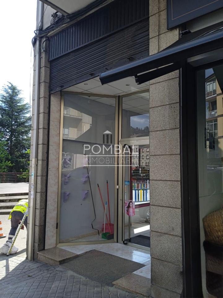 176960365555900028770_176959732187 Amplio local en alquiler en calle comercial