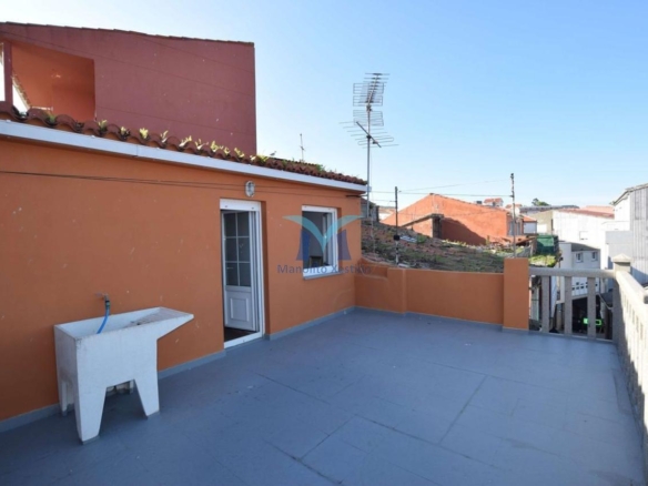 Casa de Piedra con Terraza y Vistas al Mar
