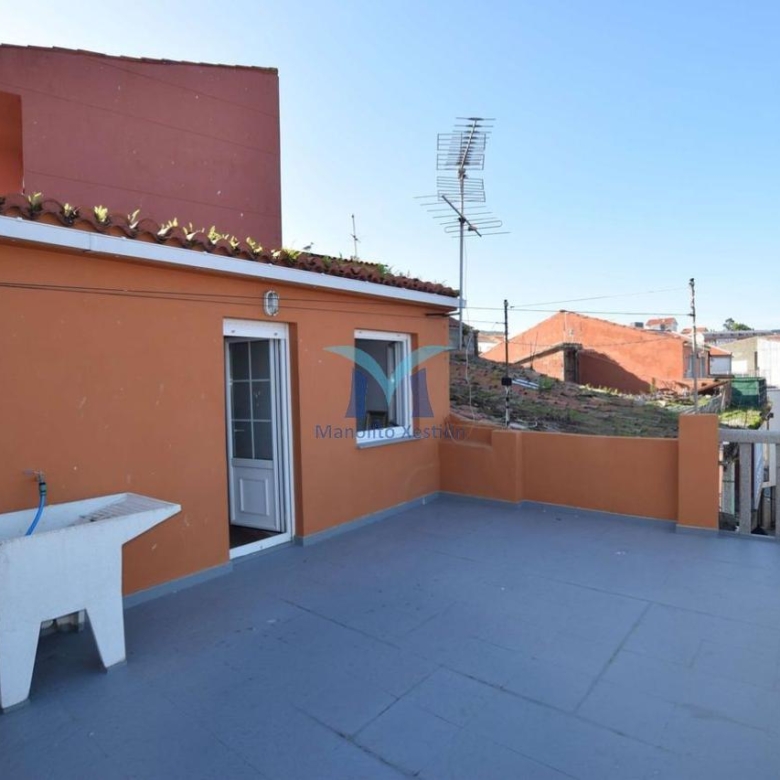 Casa de Piedra con Terraza y Vistas al Mar