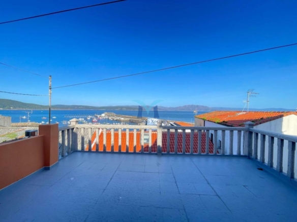 Casa de Piedra con Terraza y Vistas al Mar