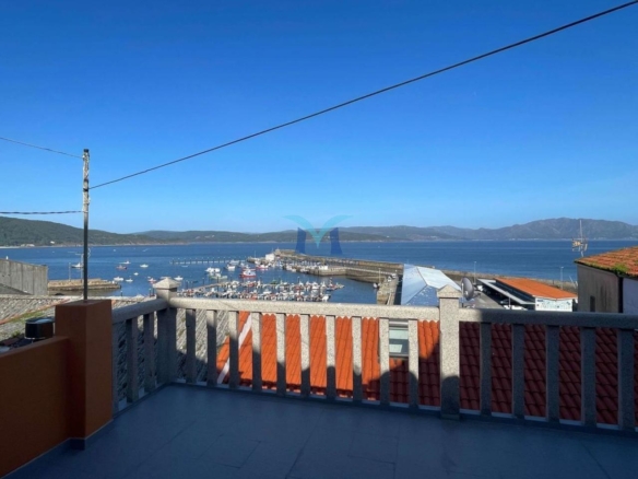 Casa de Piedra con Terraza y Vistas al Mar
