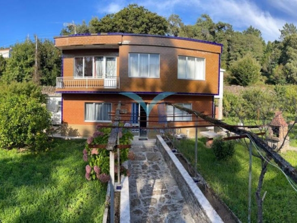Casa con Parcela Cerrada en Ameixenda – Cee