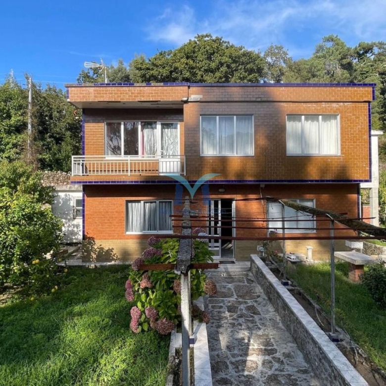Casa con Parcela Cerrada en Ameixenda – Cee