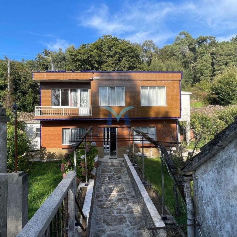 Casa con Parcela Cerrada en Ameixenda – Cee